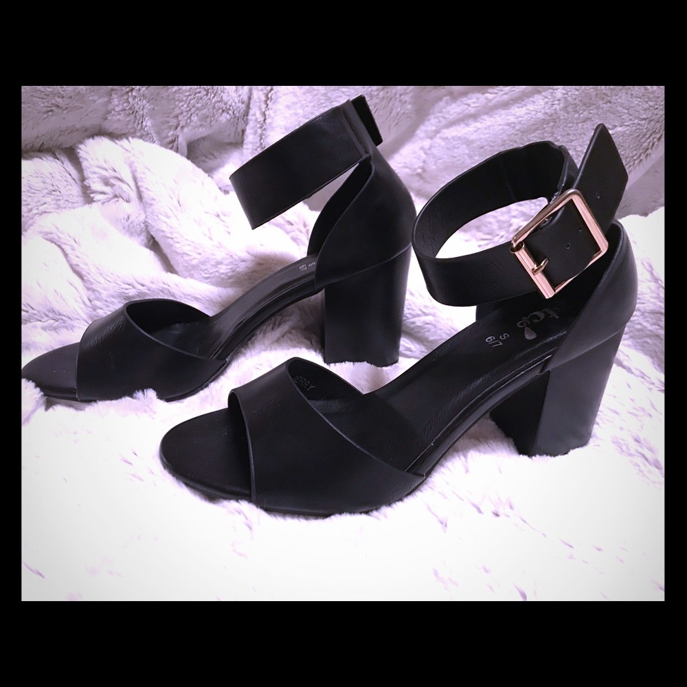Rue 21 Ladies shoes